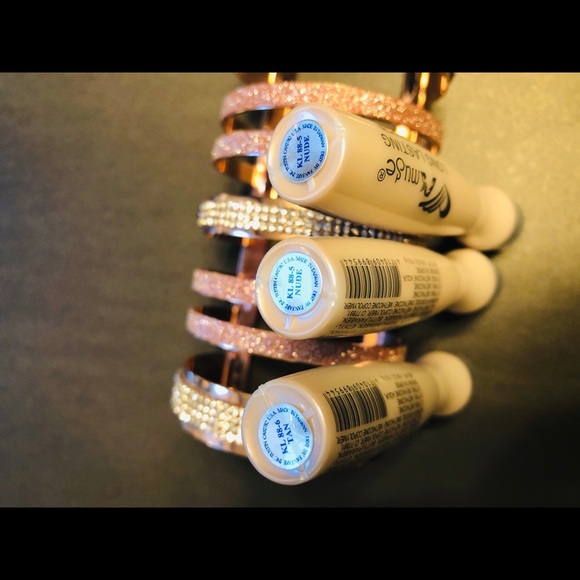 Concealer with a roller ball tip by Jordana - Picture 4 of 4